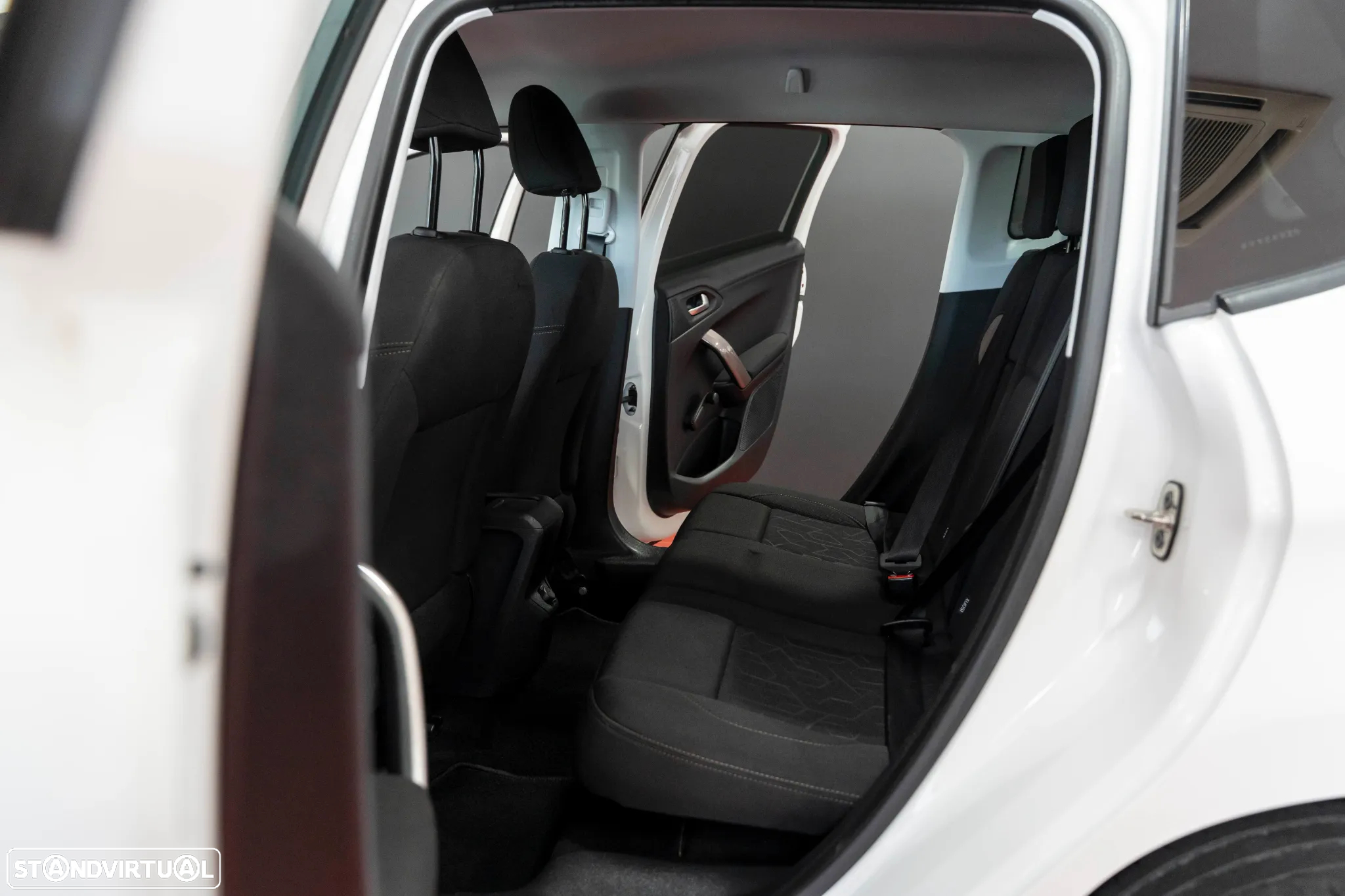 Peugeot 2008 1.6 BlueHDi Style - 20