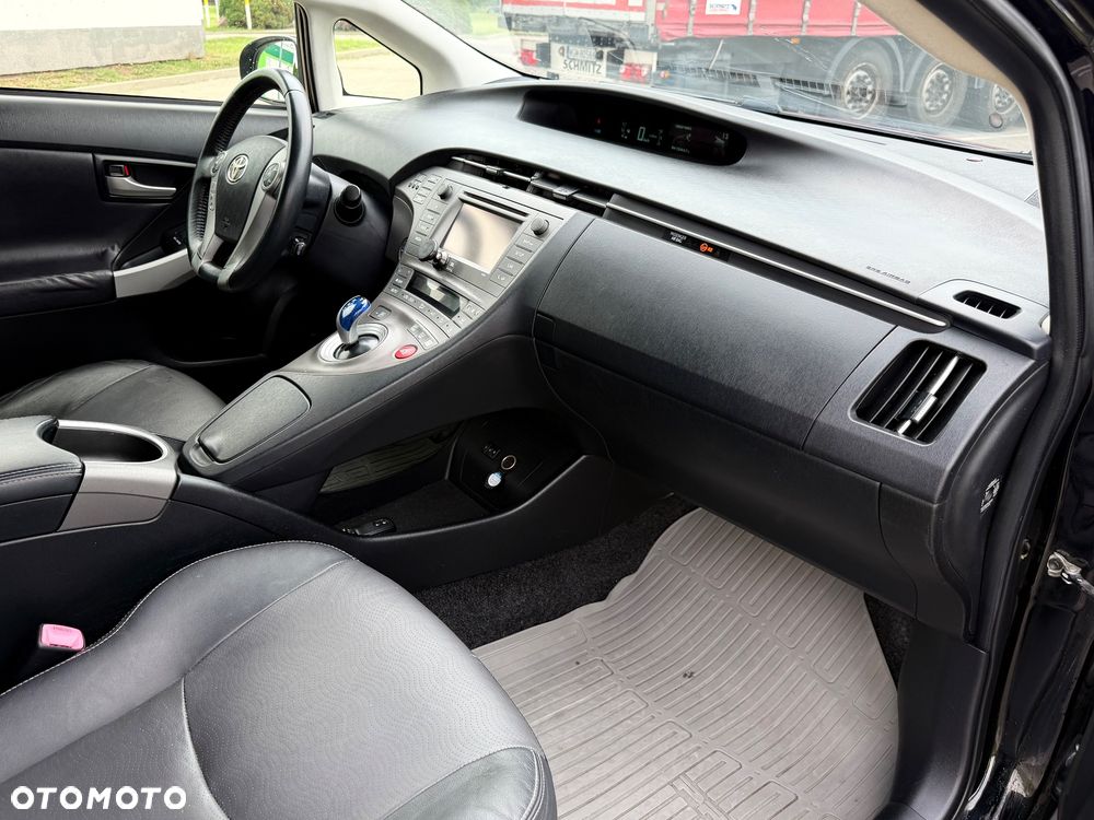 Toyota Prius 1.8 HSD Prestige - 18