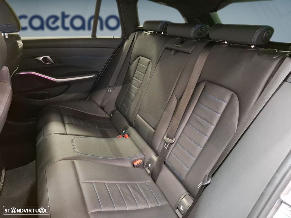 BMW 320 d Pack Desportivo M Auto - 14