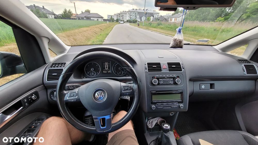 Volkswagen Touran 2.0 TDI DPF STYLE - 9