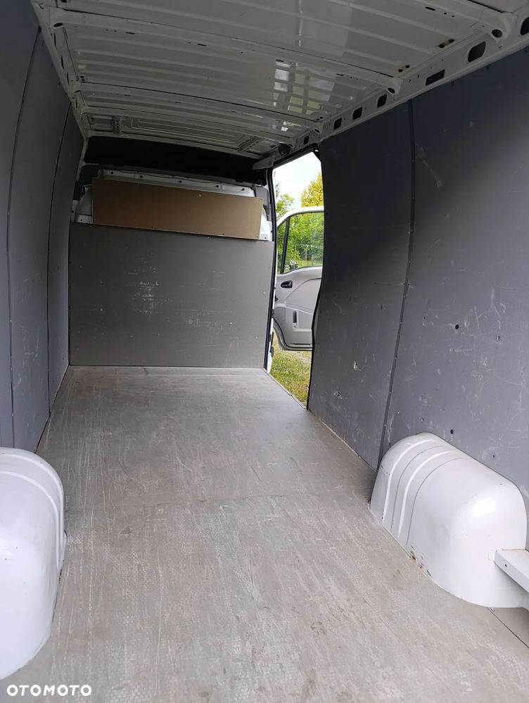 Nissan Interstar - 3