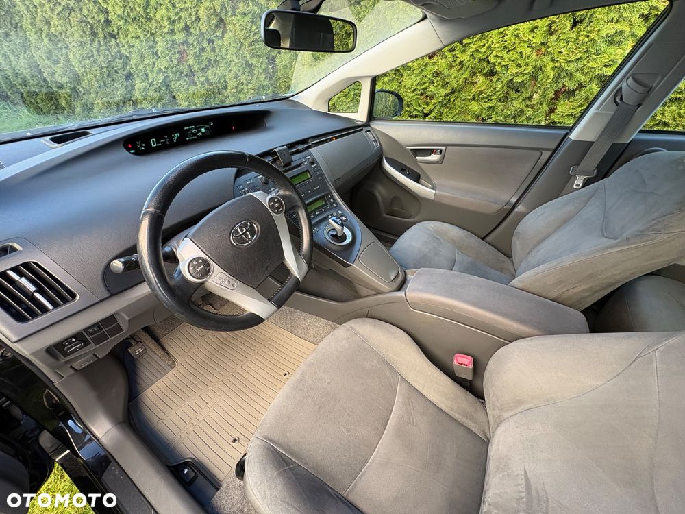 Toyota Prius (Hybrid) - 9