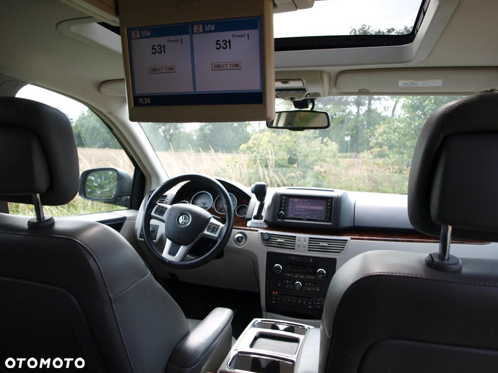 Volkswagen Routan - 27