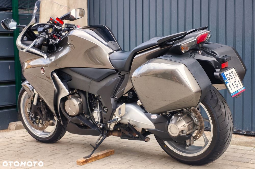 Honda VFR - 4