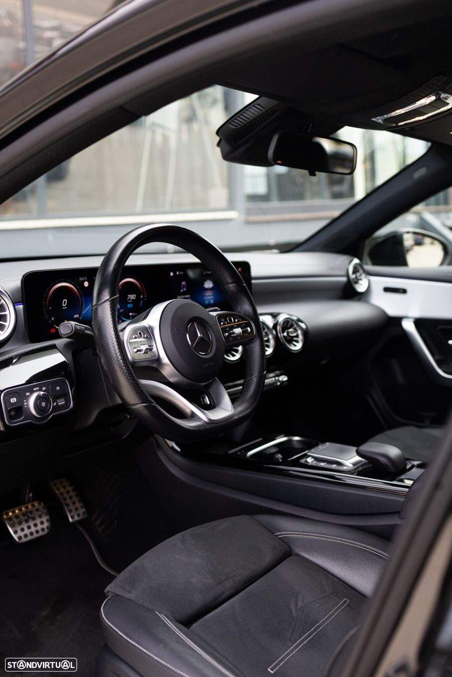 Mercedes-Benz A 250 Limousine e AMG Line - 36