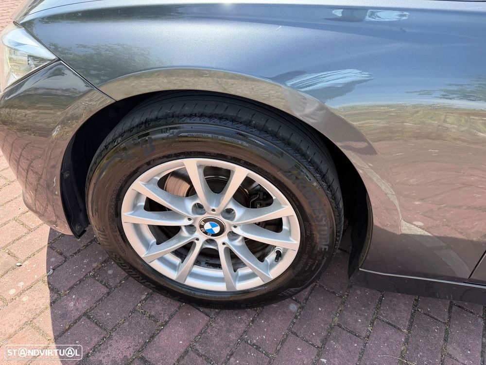 BMW 320 d Auto Line Luxury - 16