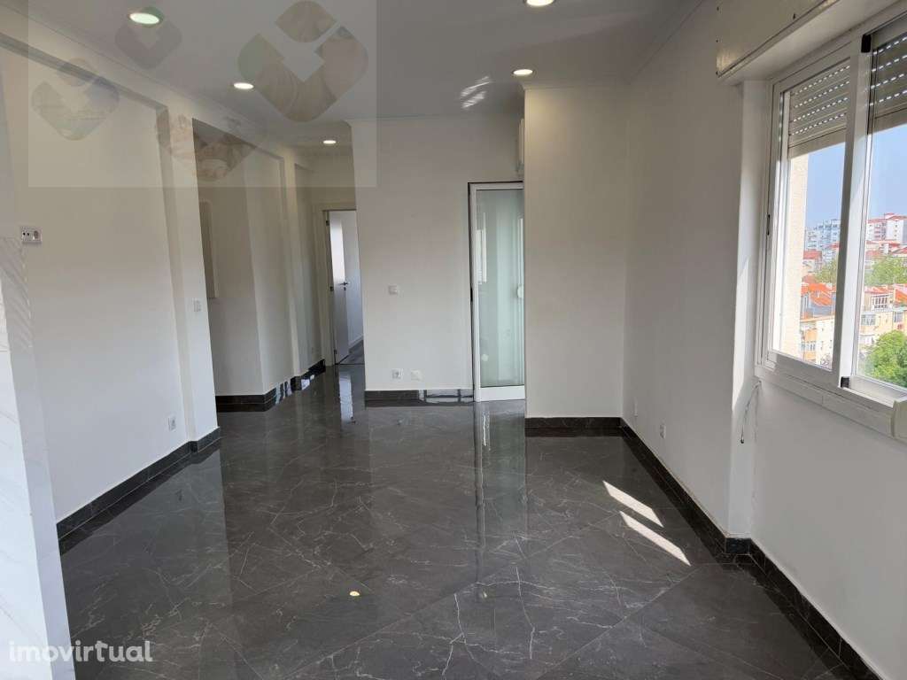 Amadora T1, 3 frentes, Rigorosamente Remodelado!!!!! - Grande imagem: 3/23