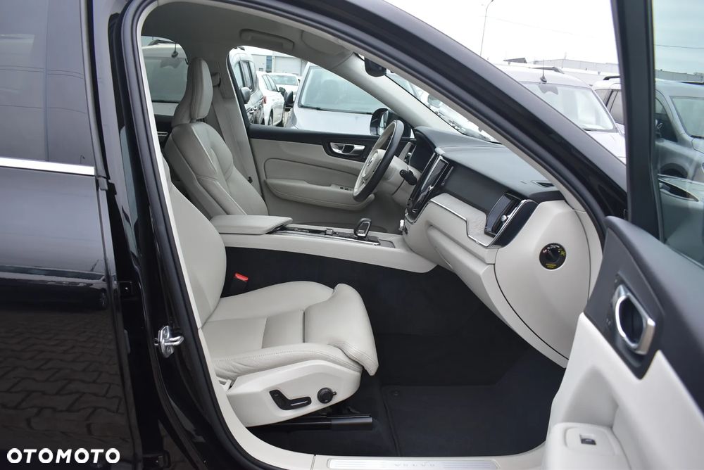 Volvo XC 60 B4 B Plus Bright - 18