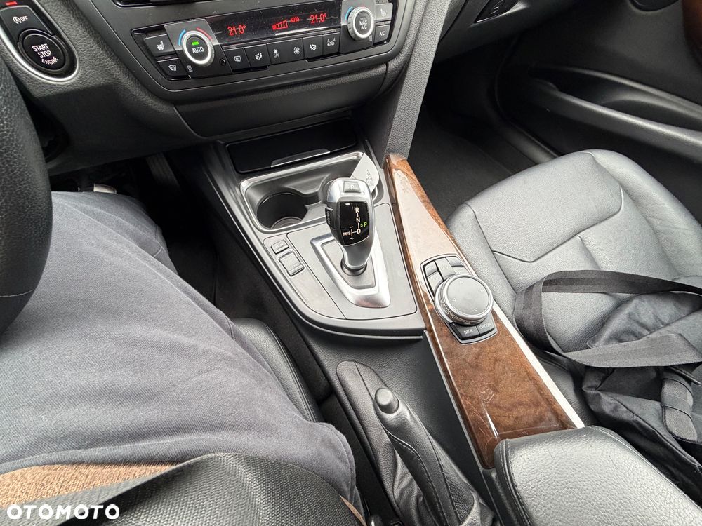 BMW Seria 3 328i xDrive Luxury Line - 22