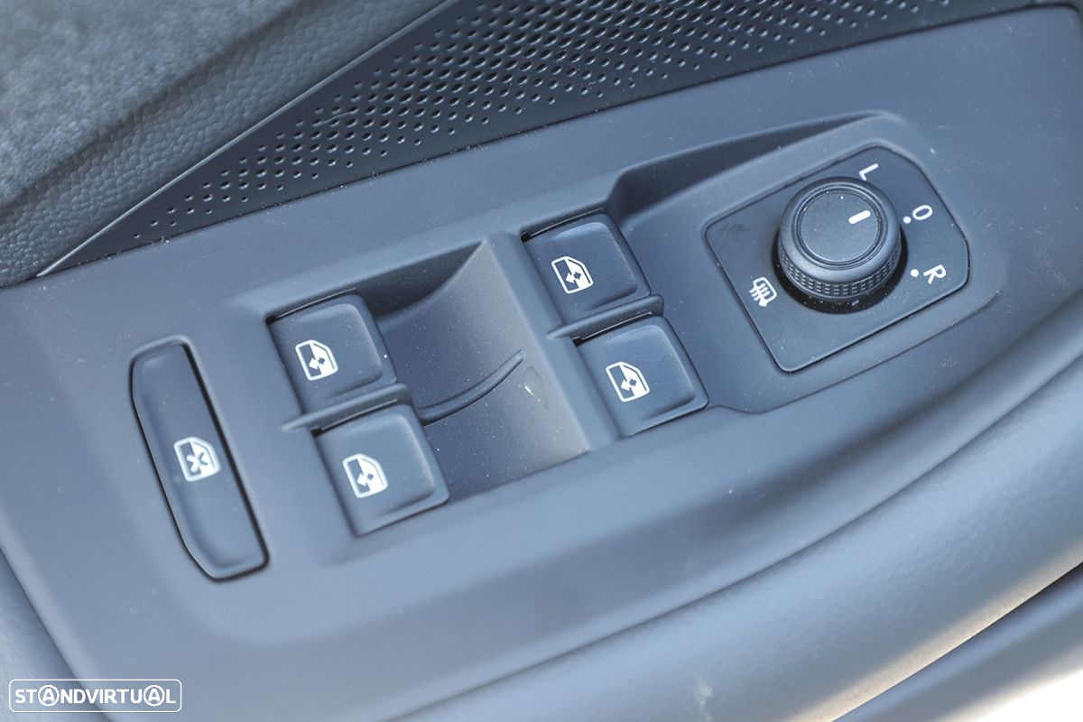 VW Passat Variant 1.5 TSI eHybrid DSG - 23