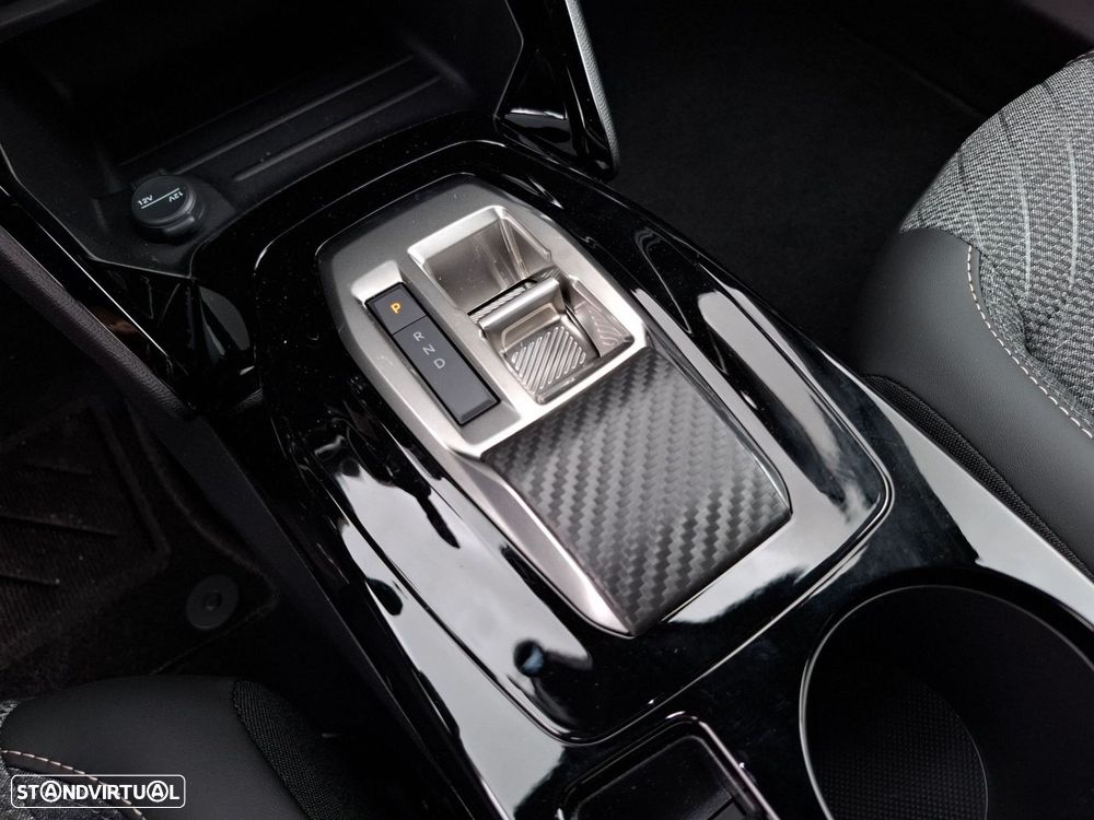 Peugeot 2008 1.2 Hybrid Allure e-DCS6 - 17