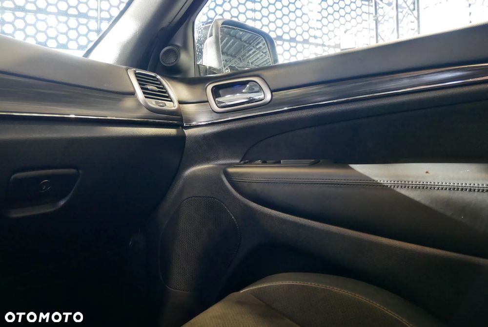 Jeep Grand Cherokee - 26
