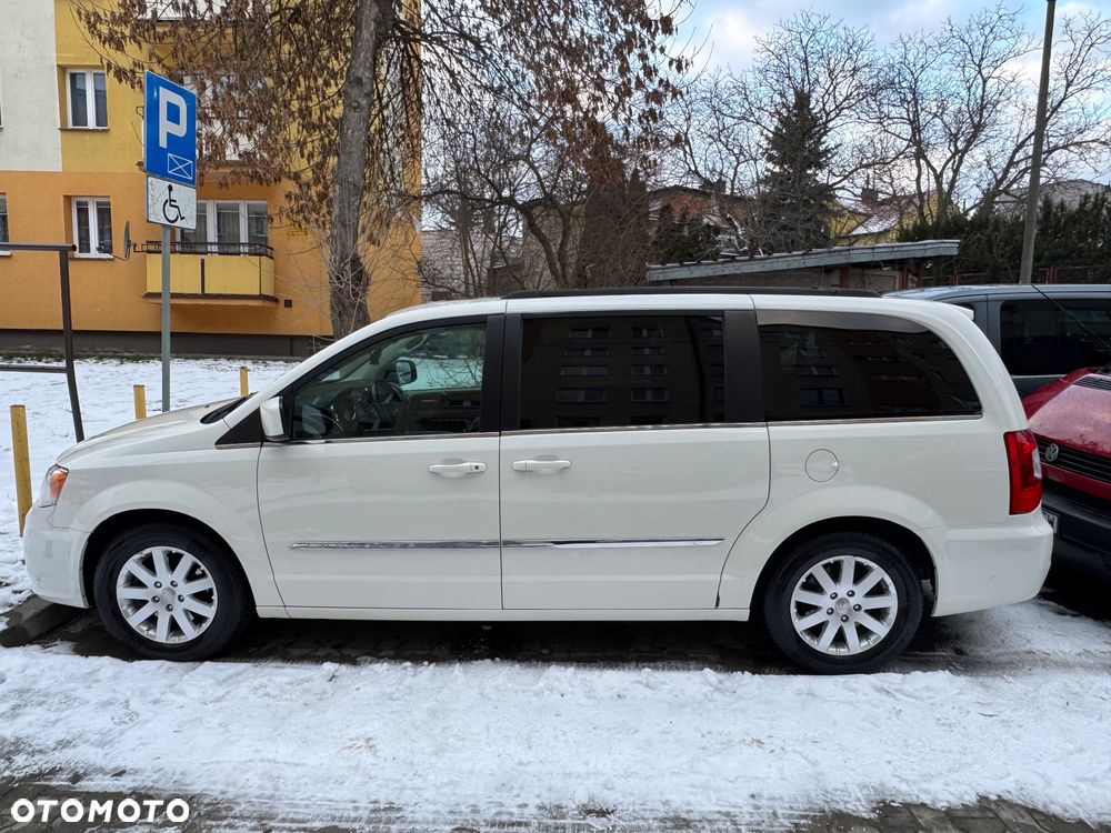 Chrysler Town & Country - 5