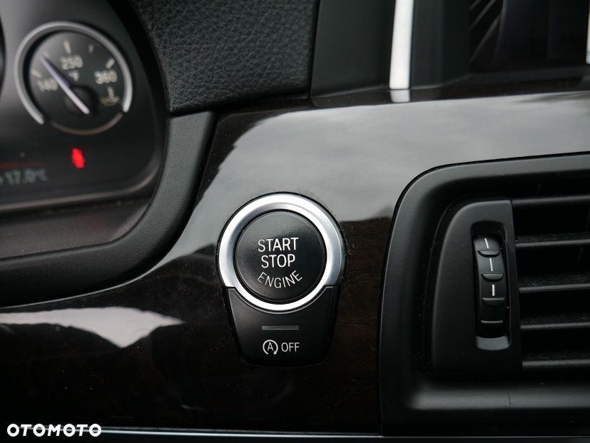 BMW Seria 5 528i xDrive Sport-Aut Luxury Line - 22