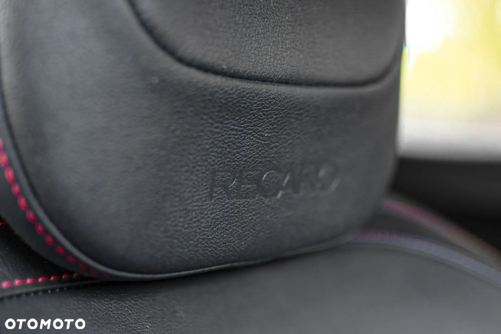 Kia Ceed 1.6 T-GDI GT - 36