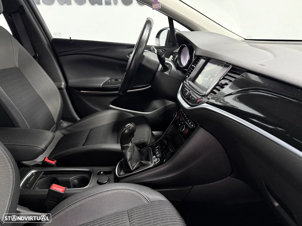 Opel Astra 1.5 D S&S Elegance - 18