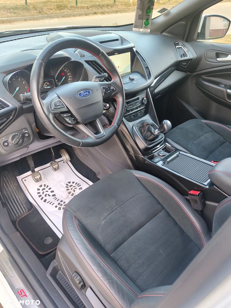 Ford Kuga 1.5 EcoBoost 2x4 ST-Line - 8