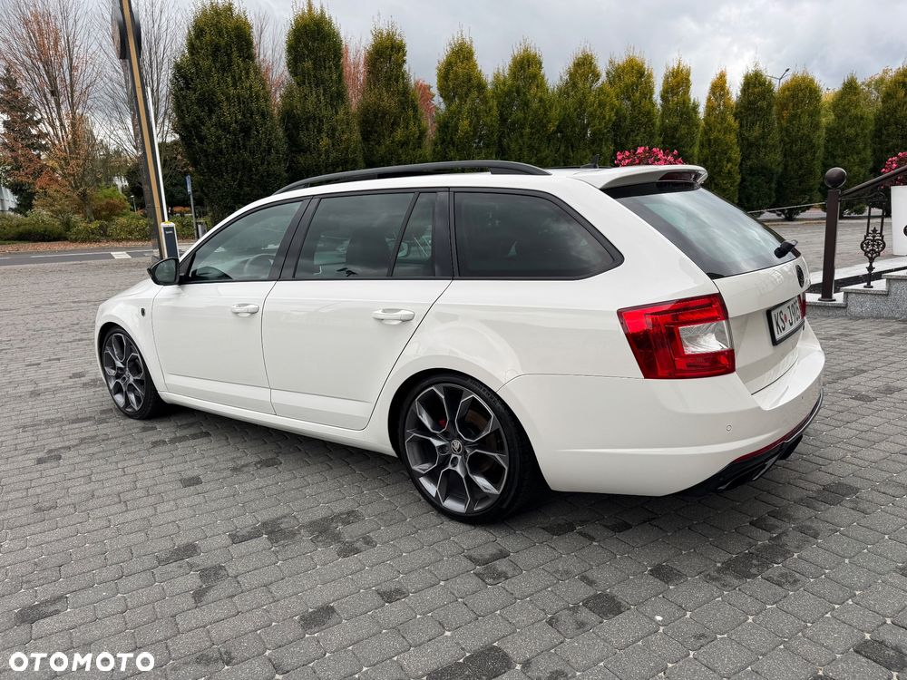 Skoda Octavia Combi 2.0 TDI DSG RS First Edition - 16