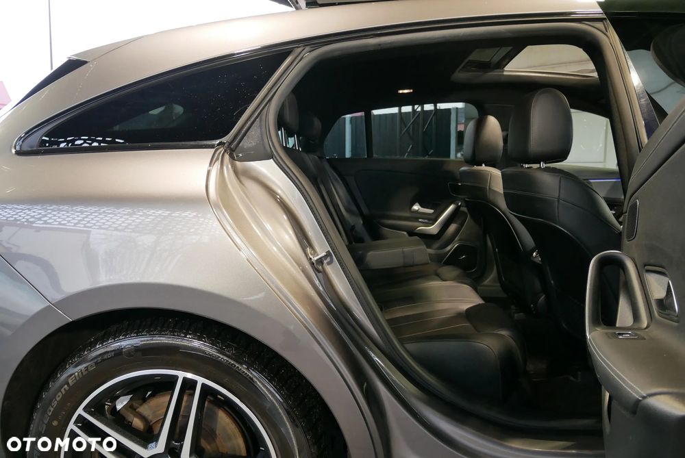 Mercedes-Benz CLA 200 7G-DCT Progressive - 11