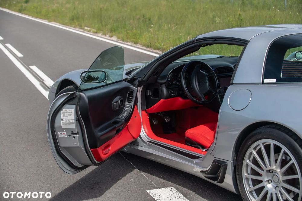 Chevrolet Corvette - 12