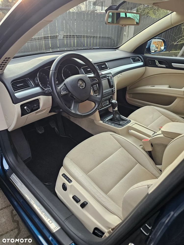 Skoda Superb 2.0 TDI 4x4 Elegance - 10