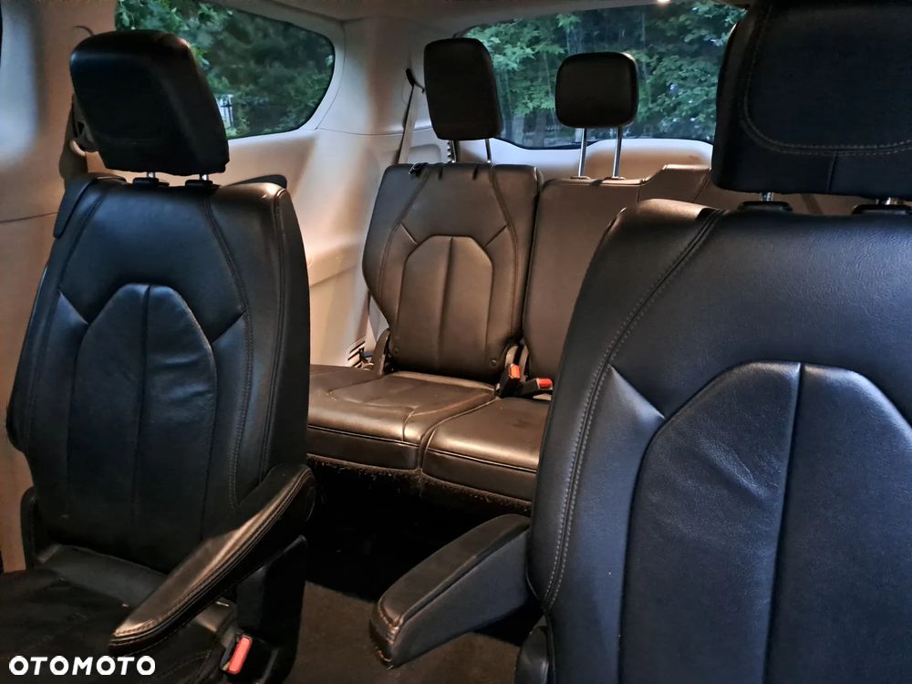 Chrysler Pacifica - 4
