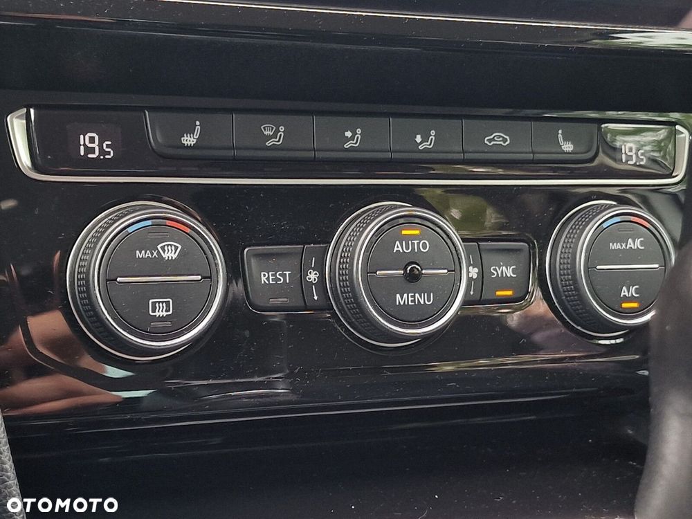 Volkswagen Passat 2.0 TDI SCR Highline - 28