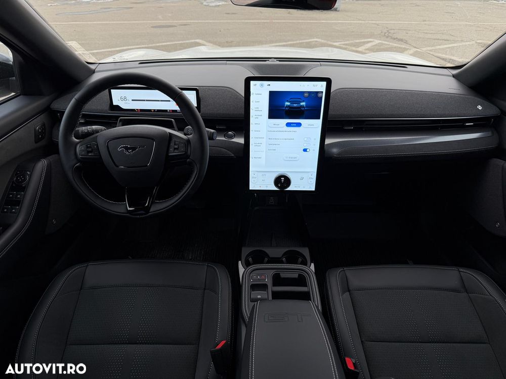 Ford Mustang Mach-E - 18