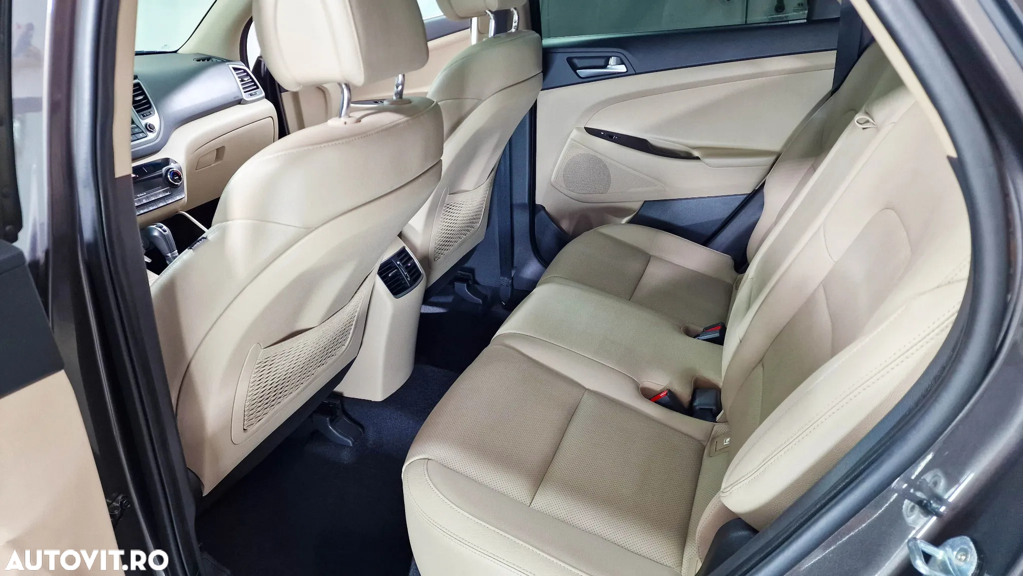 Hyundai Tucson 2.0 CRDI 4WD 6AT Premium+ - 12