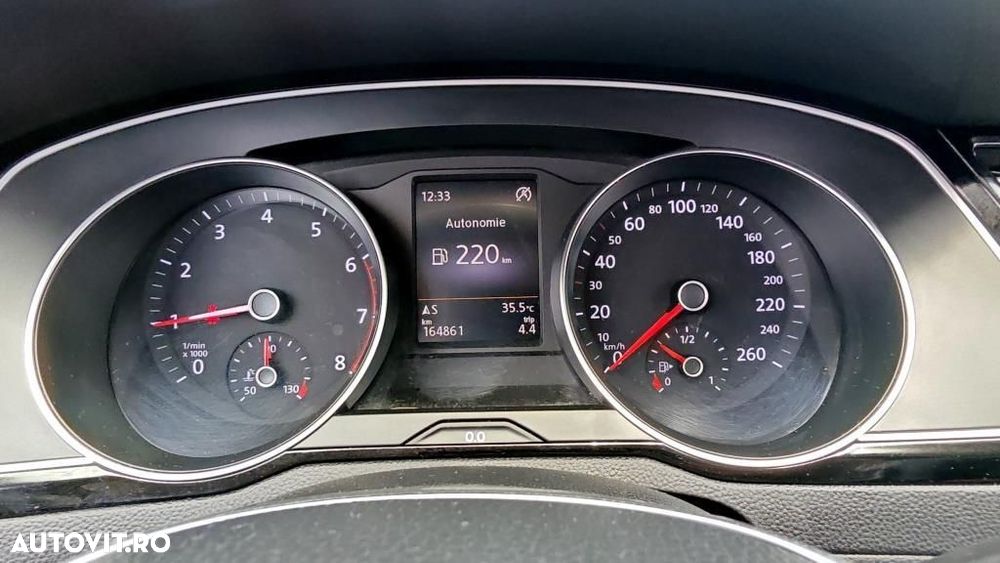Volkswagen Passat - 36