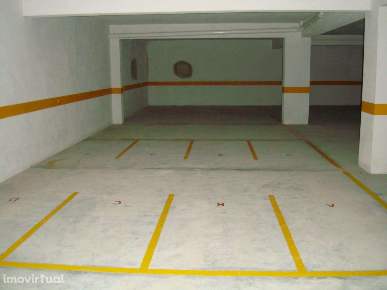 Parqueamento para mota e carro - Grande imagem: 3/5