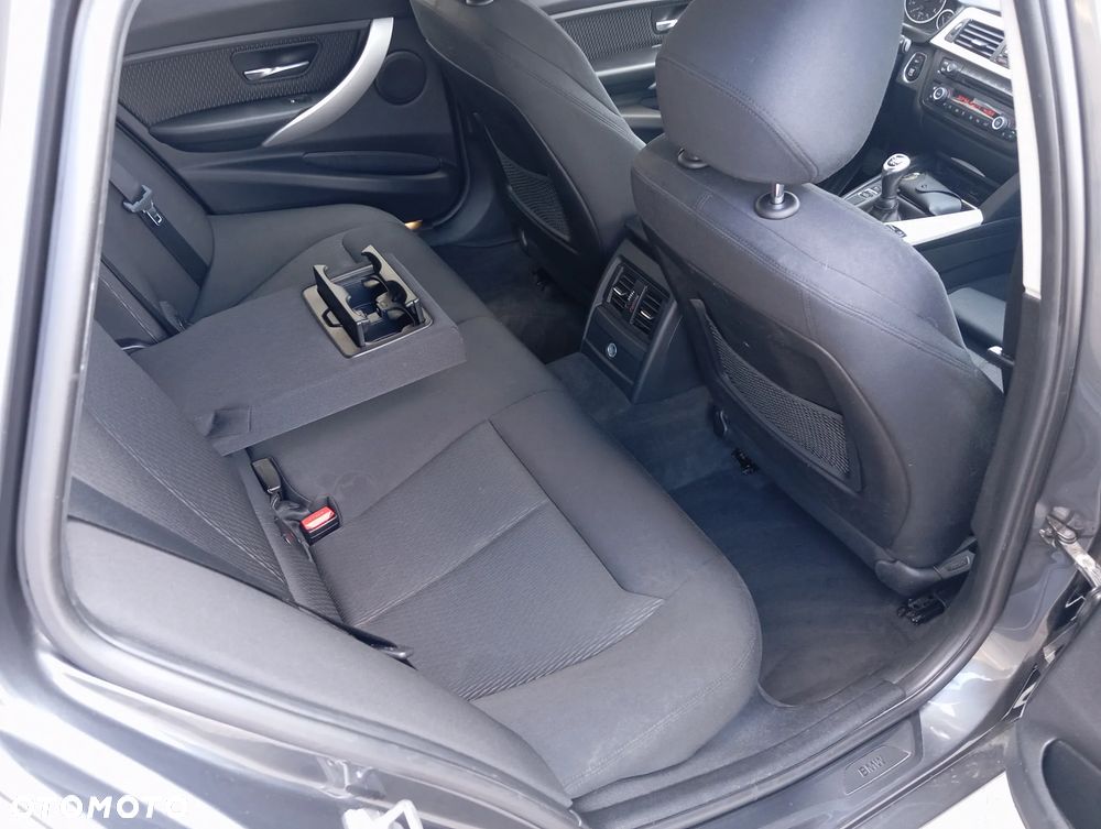 BMW Seria 3 320d DPF - 32
