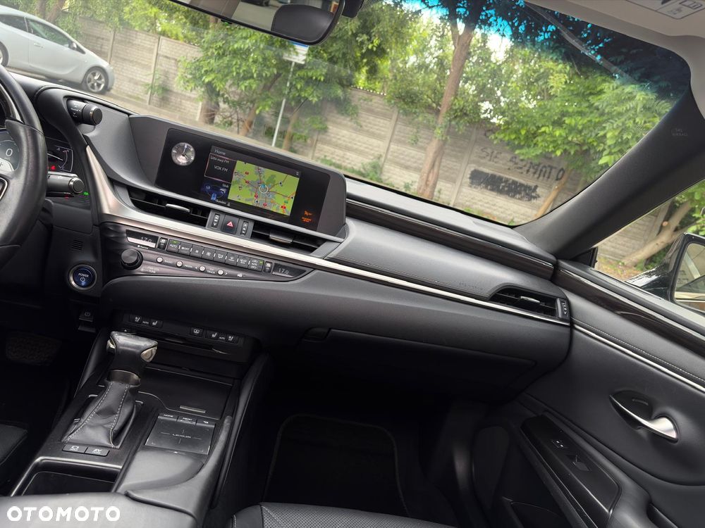 Lexus ES 300h Prestige - 15