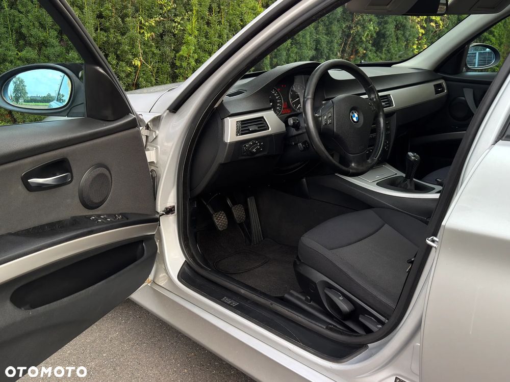 BMW Seria 3 320i - 13