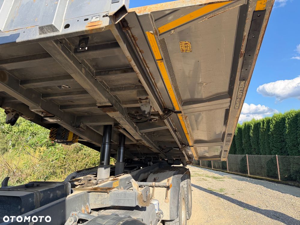Mercedes-Benz Actros - 16
