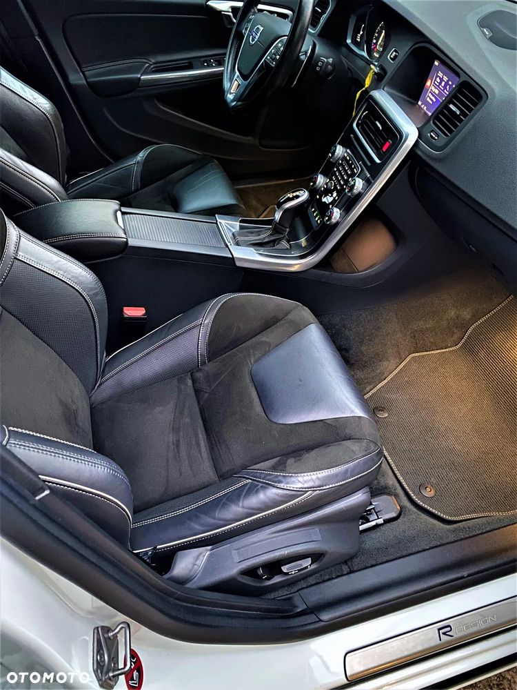 Volvo V60 Cross Country D4 AWD Geartronic - 17