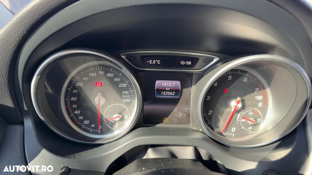 Mercedes-Benz GLA 180 7G-DCT StreetStyle - 25