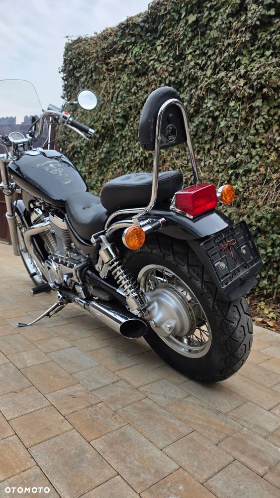 Suzuki Intruder - 8