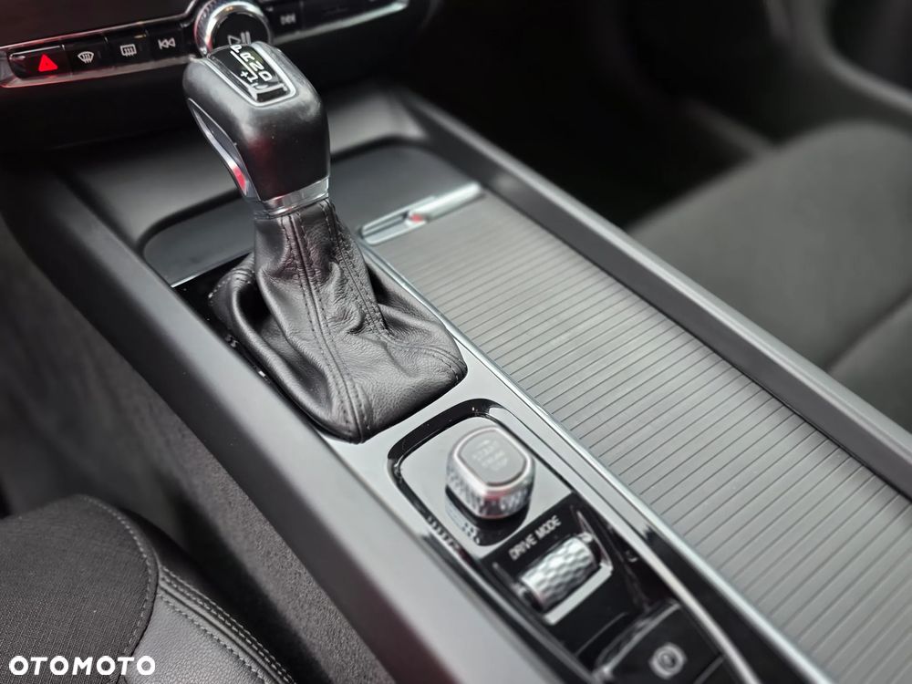 Volvo V60 D3 AWD Momentum Pro - 24