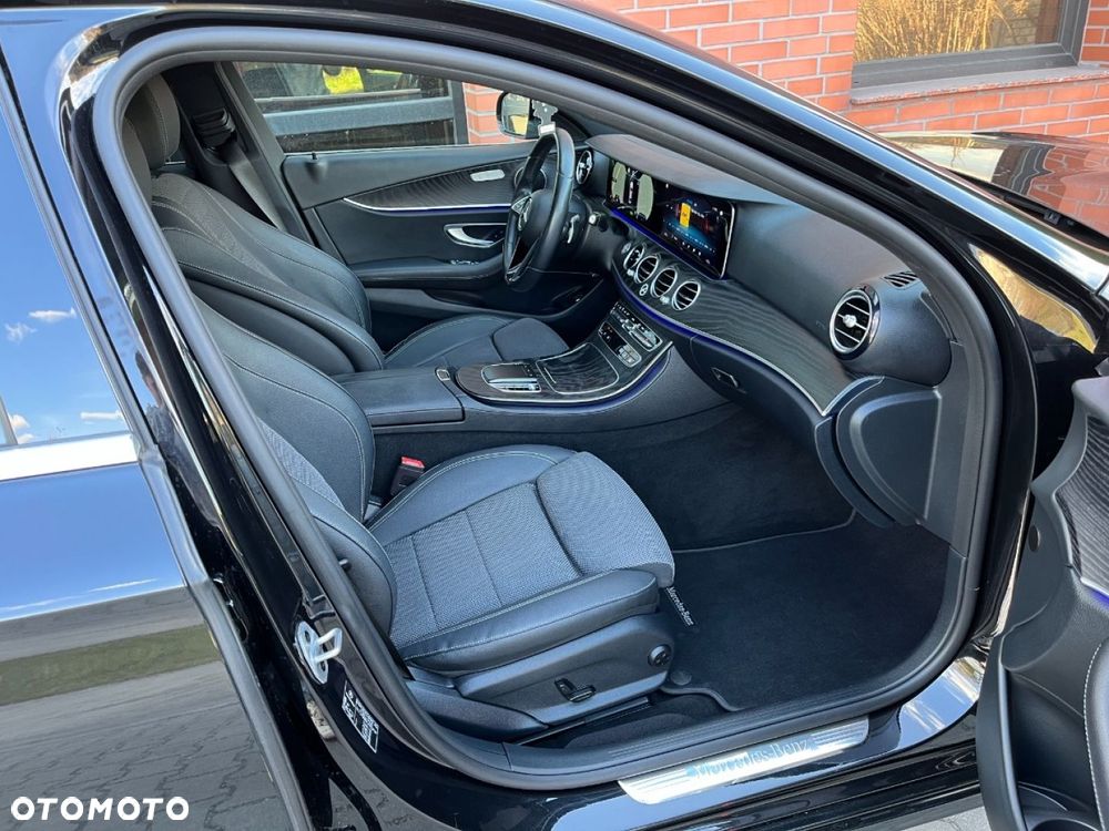Mercedes-Benz Klasa E 200 9G-TRONIC Exclusive - 16