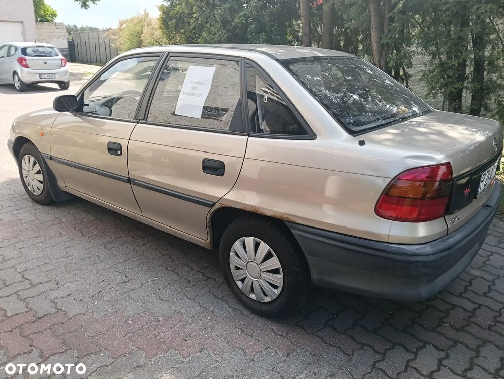 Opel Astra 1.4 GL / Club - 5
