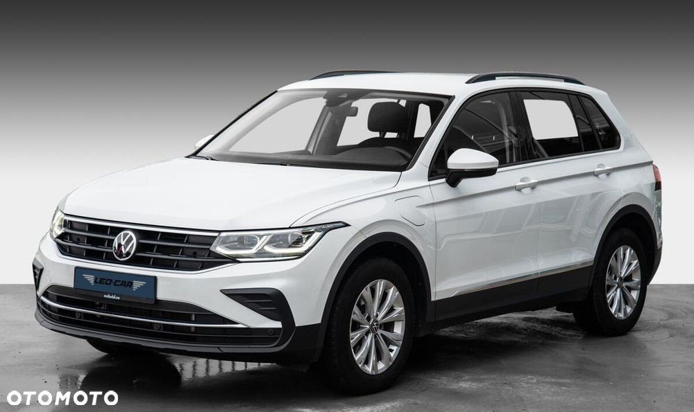 Volkswagen Tiguan - 1
