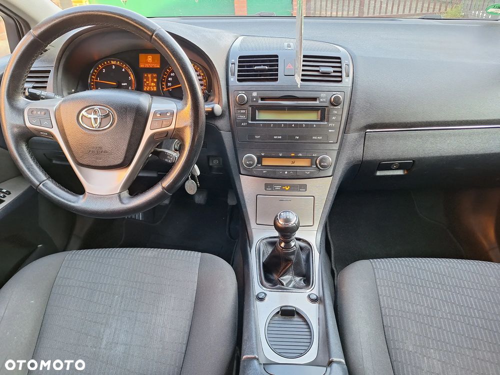 Toyota Avensis - 13