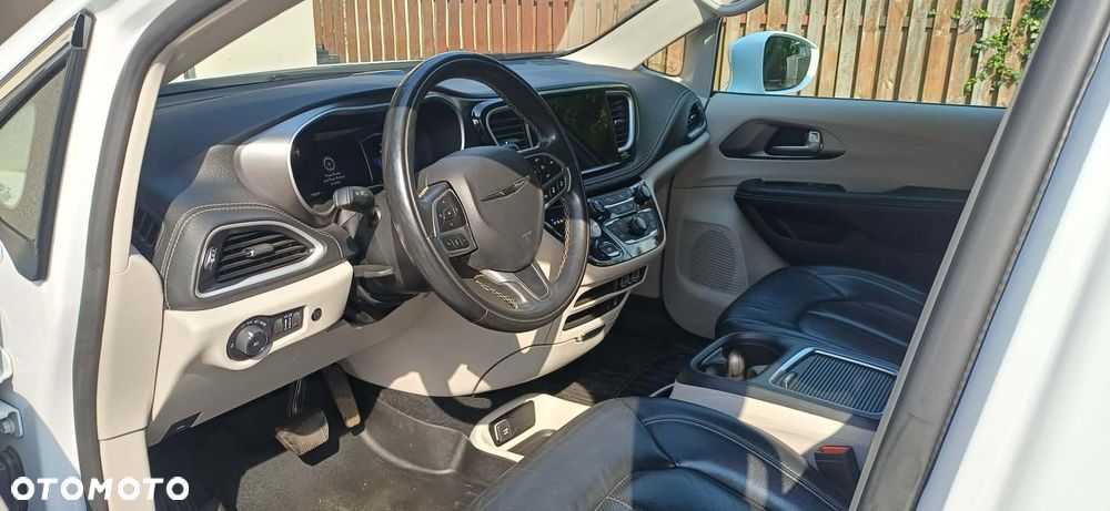 Chrysler Pacifica - 5