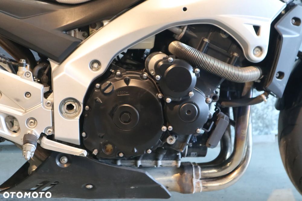 Suzuki GSR - 18