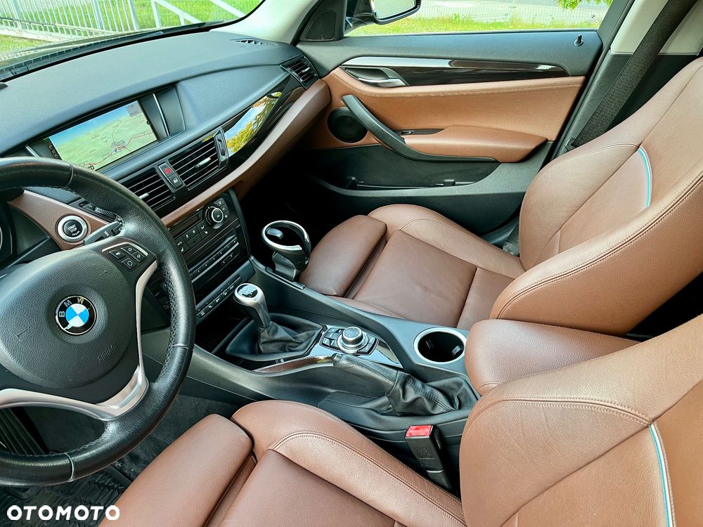 BMW X1 xDrive20i Sport Line - 24