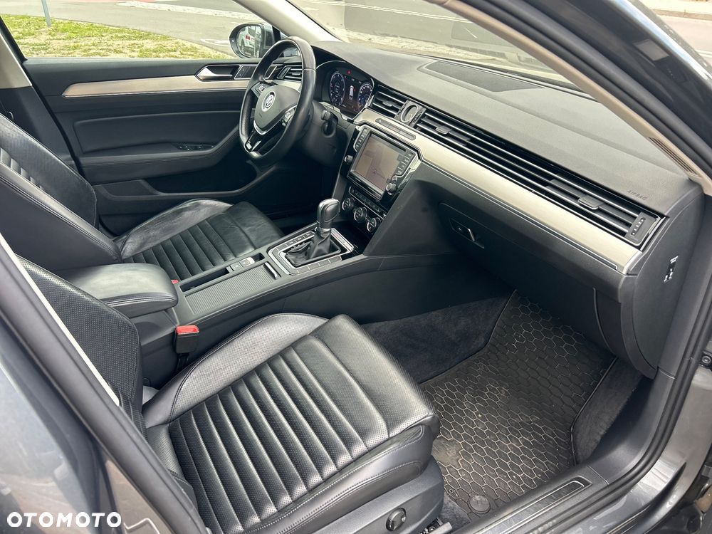 Volkswagen Passat 2.0 TDI SCR 4Motion DDG Highline - 9