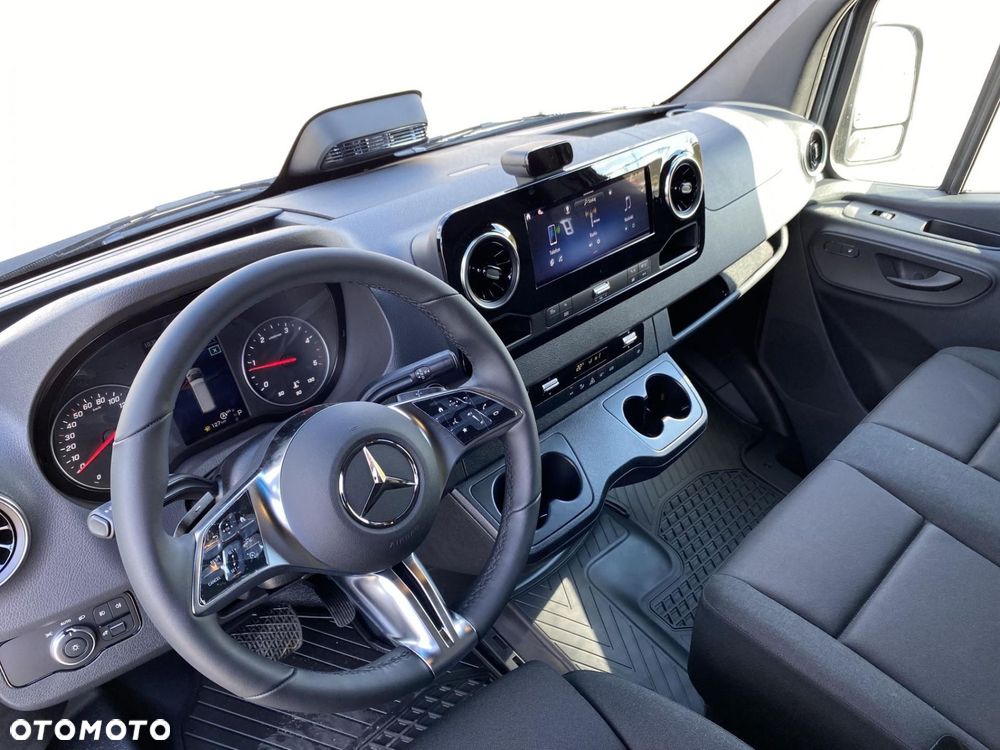 Mercedes-Benz Sprinter - 14