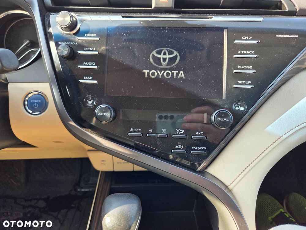 Toyota Camry 2.5 Hybrid Executive CVT - 18