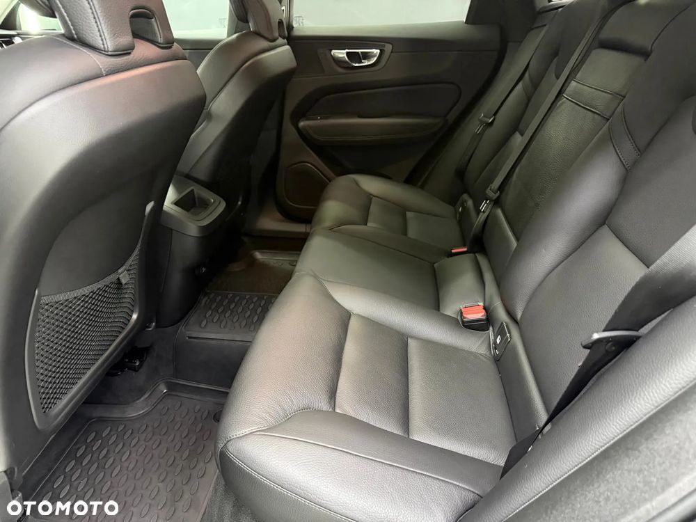Volvo XC 60 D4 Momentum - 25